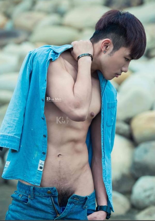 Whoseman-8-花漾文青男孩-許禾